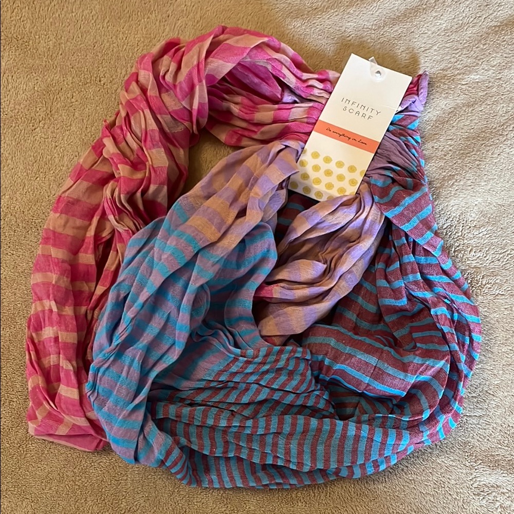 NWT Do everything in Love Infinity Scarf